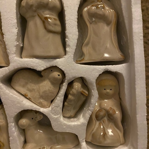 Potter’s Garden Ceramic Birth Of Christ Nativity 10 Pc Figurine Set Wooden Base - Picture 6 of 9